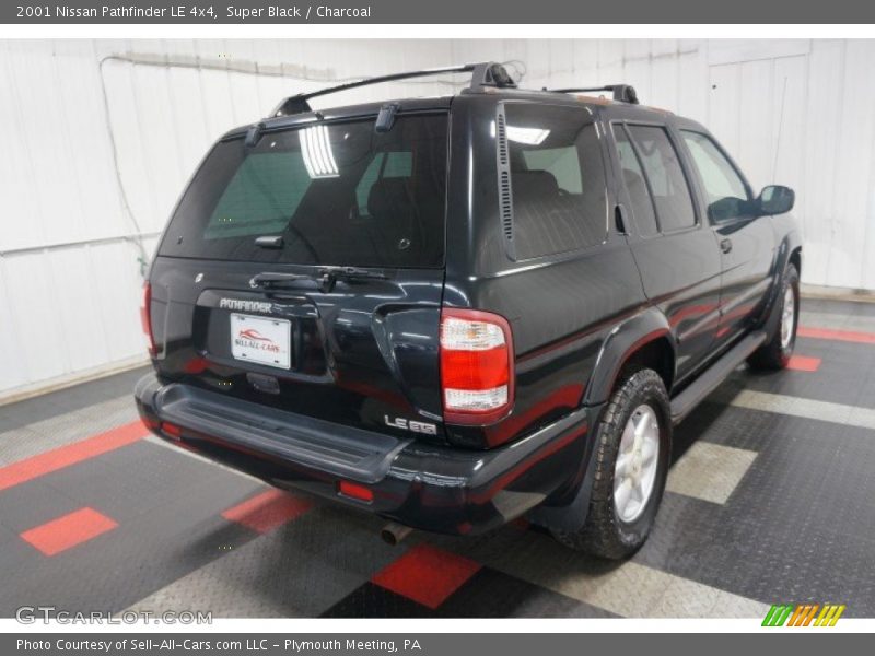 Super Black / Charcoal 2001 Nissan Pathfinder LE 4x4