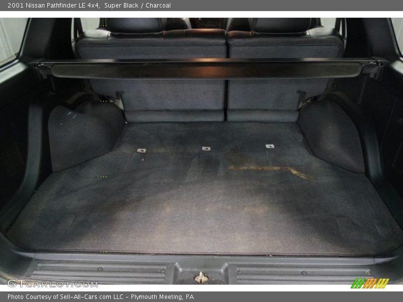 Super Black / Charcoal 2001 Nissan Pathfinder LE 4x4