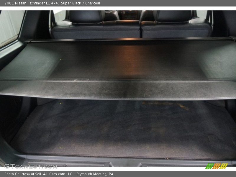 Super Black / Charcoal 2001 Nissan Pathfinder LE 4x4