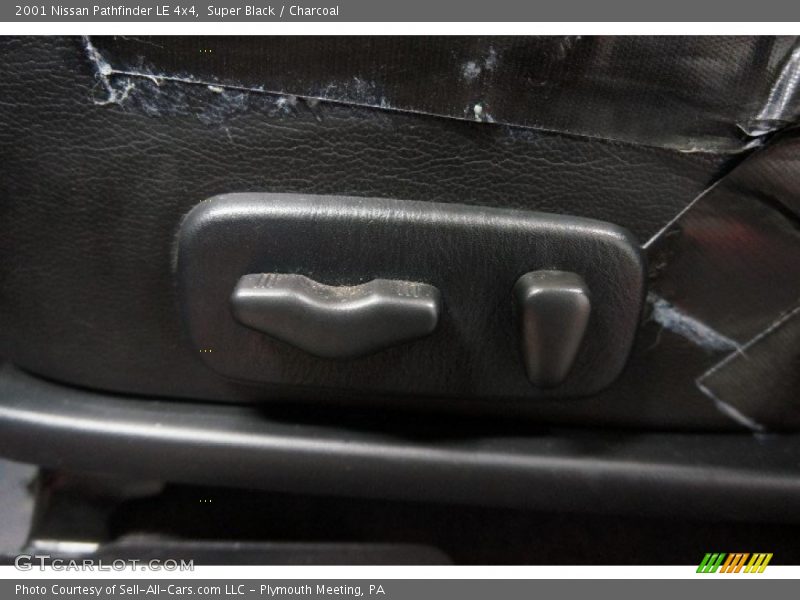 Super Black / Charcoal 2001 Nissan Pathfinder LE 4x4