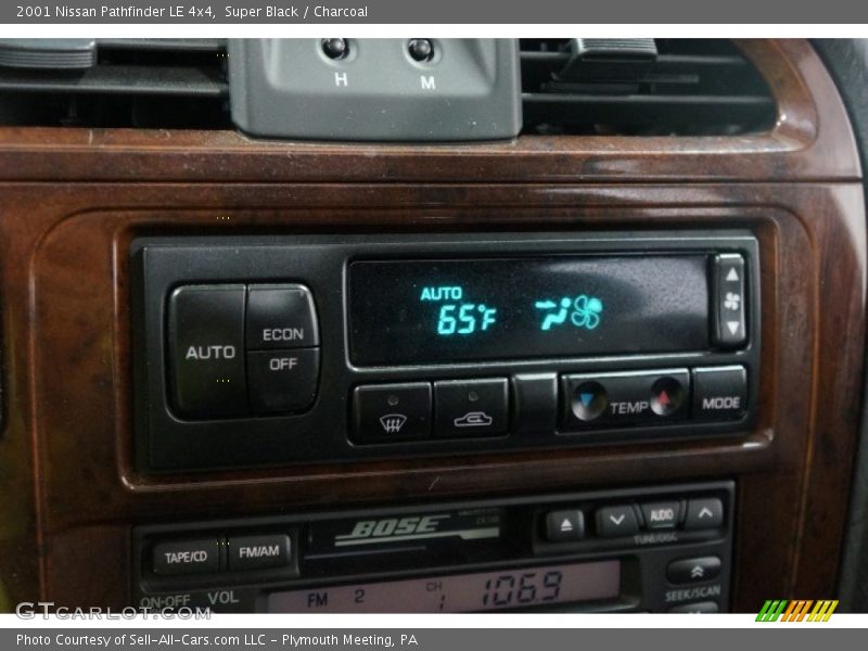 Super Black / Charcoal 2001 Nissan Pathfinder LE 4x4