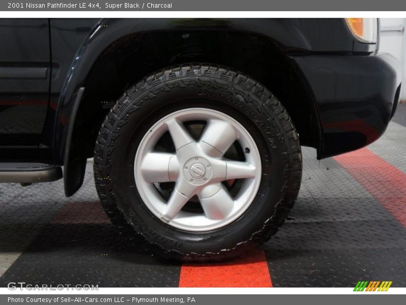 Super Black / Charcoal 2001 Nissan Pathfinder LE 4x4