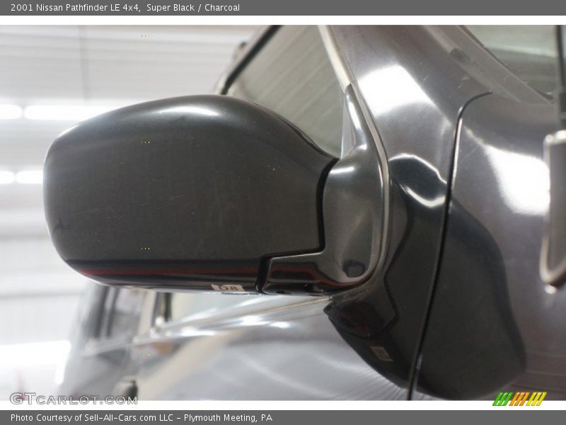 Super Black / Charcoal 2001 Nissan Pathfinder LE 4x4
