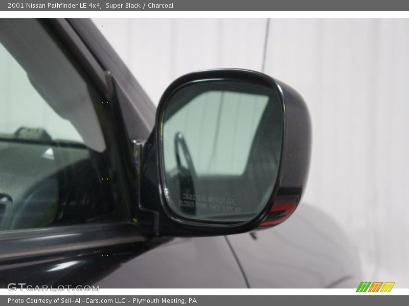 Super Black / Charcoal 2001 Nissan Pathfinder LE 4x4