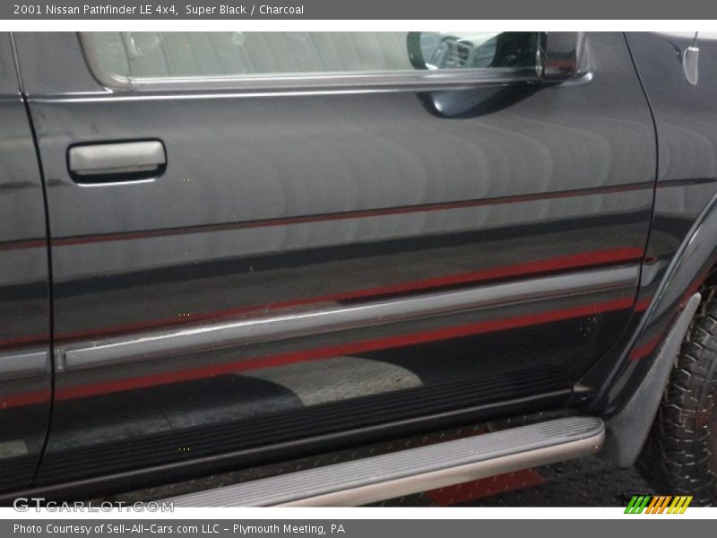 Super Black / Charcoal 2001 Nissan Pathfinder LE 4x4