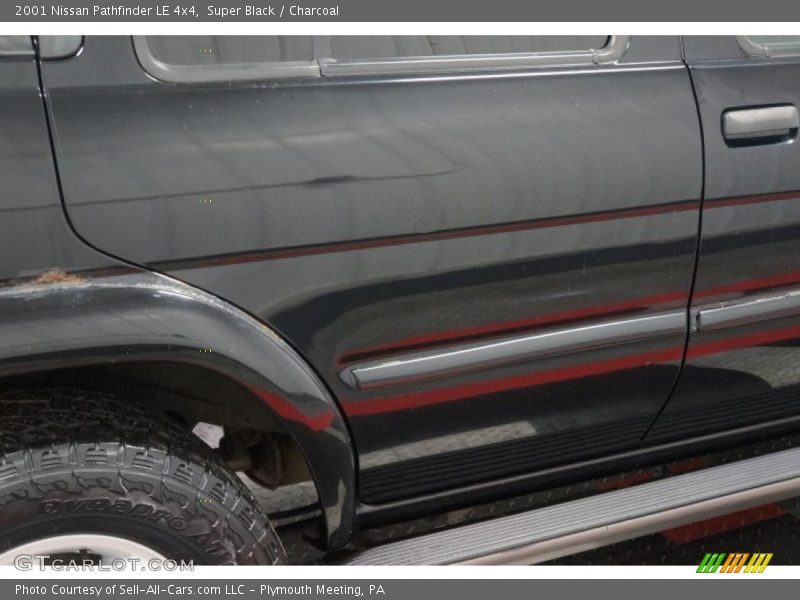 Super Black / Charcoal 2001 Nissan Pathfinder LE 4x4