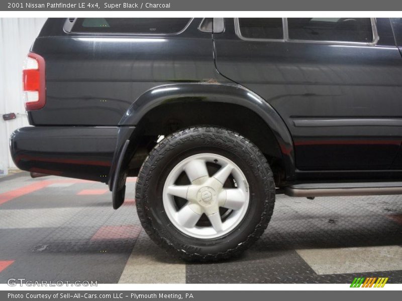 Super Black / Charcoal 2001 Nissan Pathfinder LE 4x4