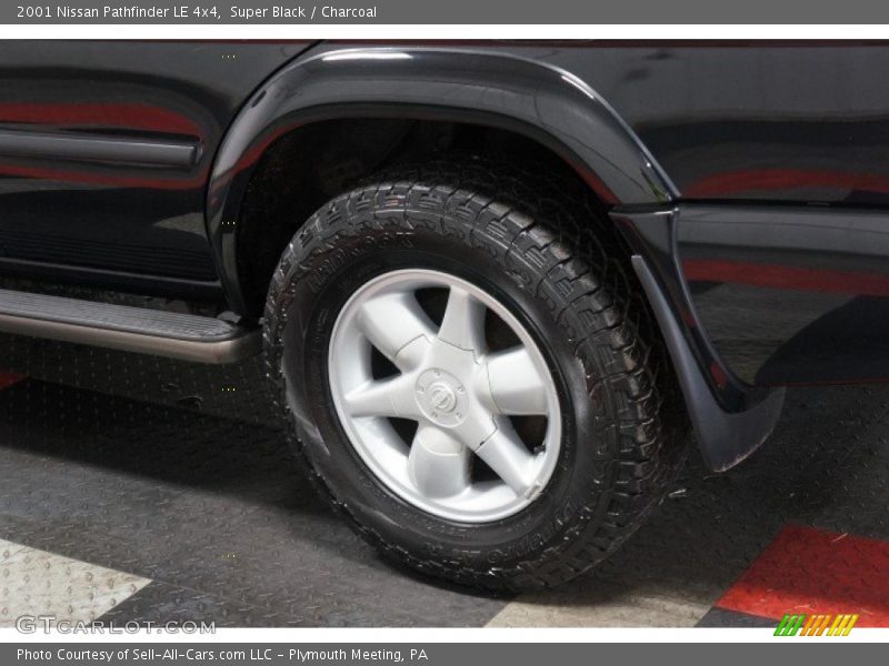 Super Black / Charcoal 2001 Nissan Pathfinder LE 4x4