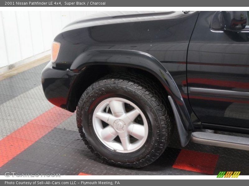 Super Black / Charcoal 2001 Nissan Pathfinder LE 4x4