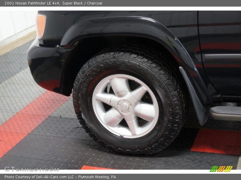 Super Black / Charcoal 2001 Nissan Pathfinder LE 4x4
