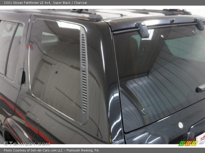 Super Black / Charcoal 2001 Nissan Pathfinder LE 4x4