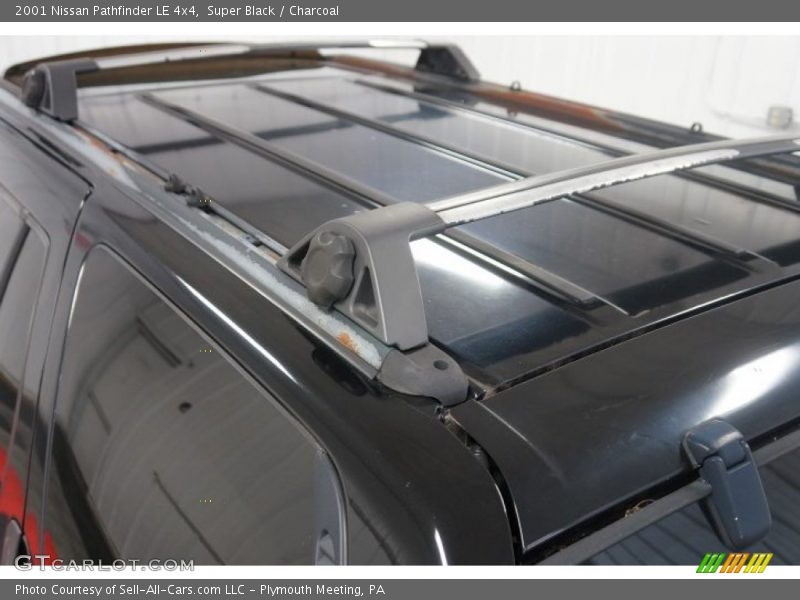Super Black / Charcoal 2001 Nissan Pathfinder LE 4x4