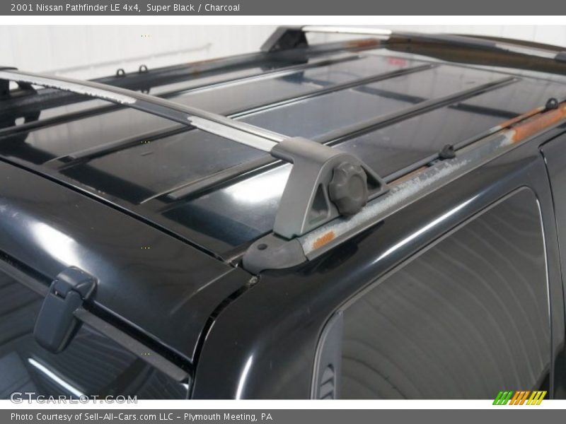 Super Black / Charcoal 2001 Nissan Pathfinder LE 4x4