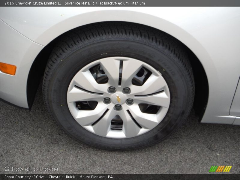 Silver Ice Metallic / Jet Black/Medium Titanium 2016 Chevrolet Cruze Limited LS