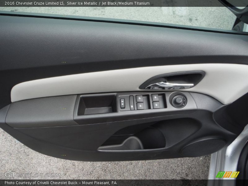 Silver Ice Metallic / Jet Black/Medium Titanium 2016 Chevrolet Cruze Limited LS