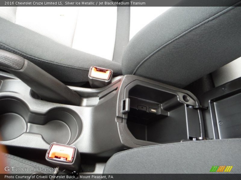 Silver Ice Metallic / Jet Black/Medium Titanium 2016 Chevrolet Cruze Limited LS