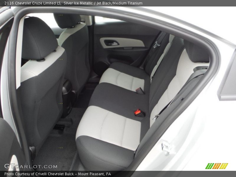 Silver Ice Metallic / Jet Black/Medium Titanium 2016 Chevrolet Cruze Limited LS