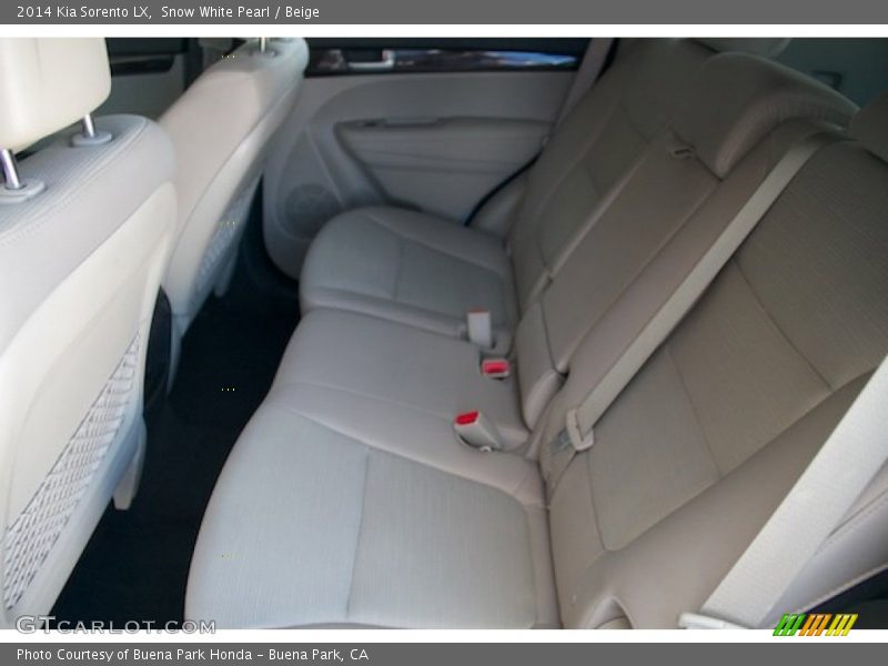 Snow White Pearl / Beige 2014 Kia Sorento LX