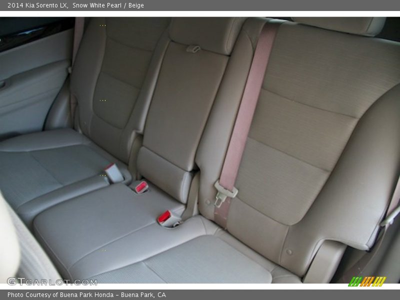 Snow White Pearl / Beige 2014 Kia Sorento LX