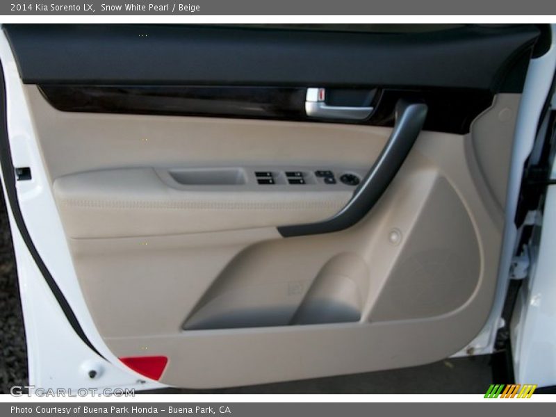 Snow White Pearl / Beige 2014 Kia Sorento LX