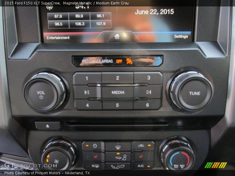 Magnetic Metallic / Medium Earth Gray 2015 Ford F150 XLT SuperCrew