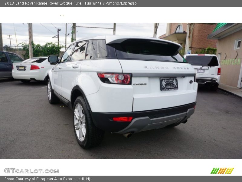 Fuji White / Almond/Espresso 2013 Land Rover Range Rover Evoque Pure