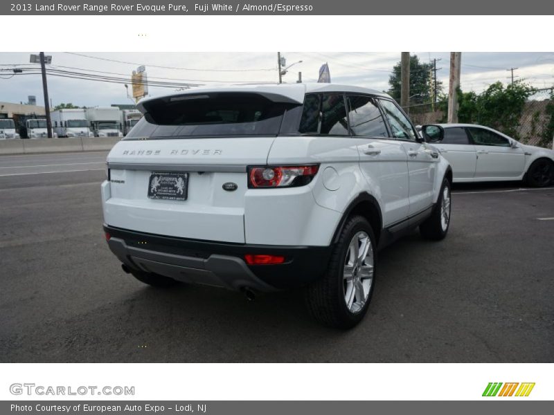 Fuji White / Almond/Espresso 2013 Land Rover Range Rover Evoque Pure