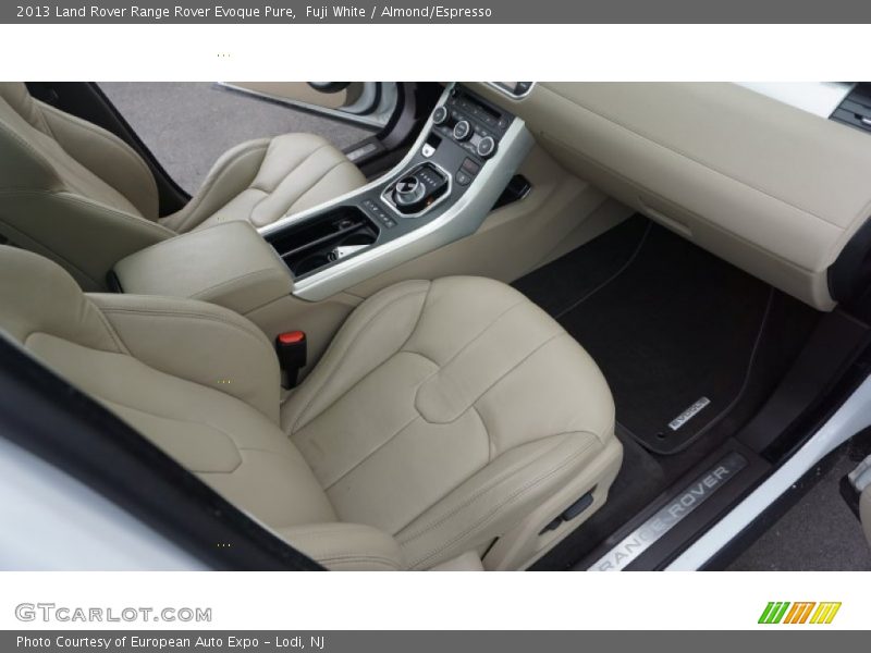 Fuji White / Almond/Espresso 2013 Land Rover Range Rover Evoque Pure