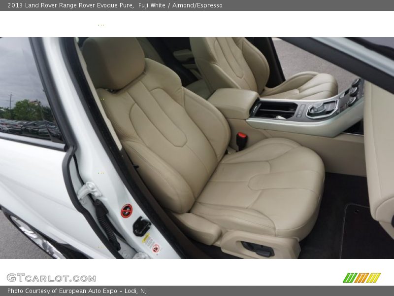Fuji White / Almond/Espresso 2013 Land Rover Range Rover Evoque Pure