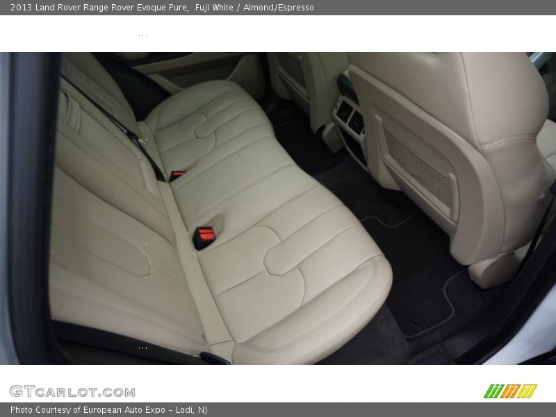 Fuji White / Almond/Espresso 2013 Land Rover Range Rover Evoque Pure