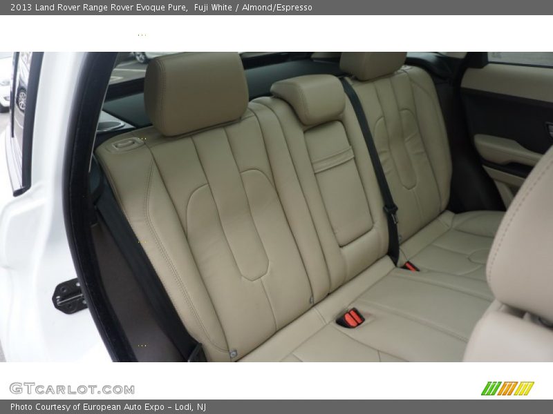 Fuji White / Almond/Espresso 2013 Land Rover Range Rover Evoque Pure