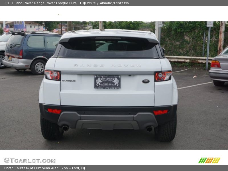 Fuji White / Almond/Espresso 2013 Land Rover Range Rover Evoque Pure