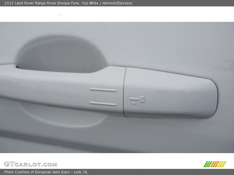 Fuji White / Almond/Espresso 2013 Land Rover Range Rover Evoque Pure