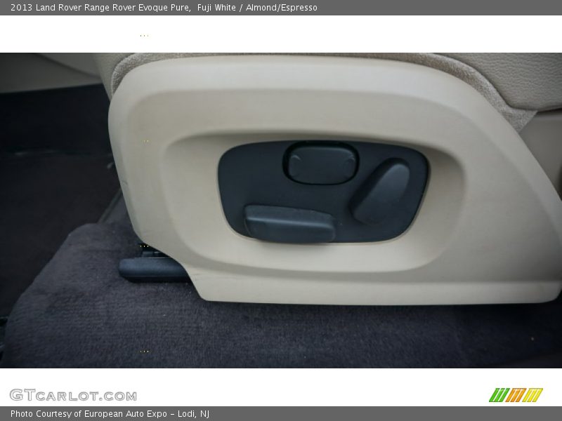 Fuji White / Almond/Espresso 2013 Land Rover Range Rover Evoque Pure