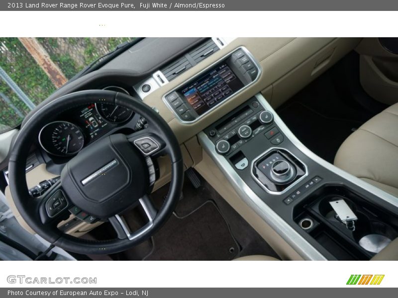 Fuji White / Almond/Espresso 2013 Land Rover Range Rover Evoque Pure