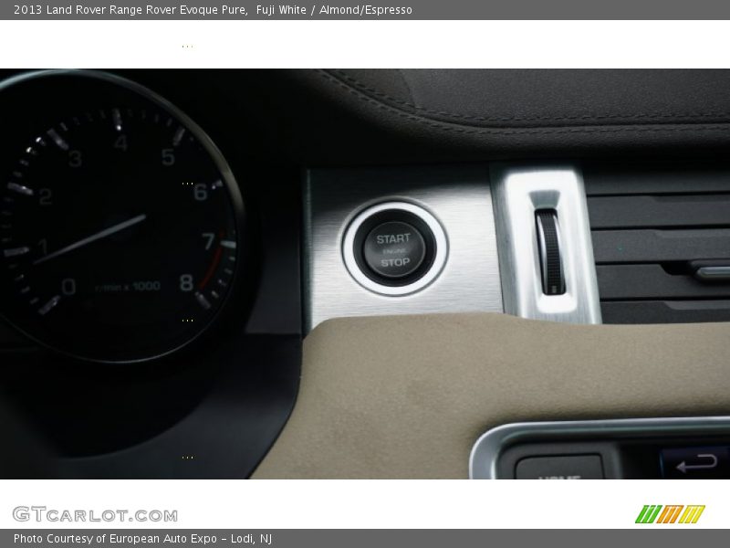 Fuji White / Almond/Espresso 2013 Land Rover Range Rover Evoque Pure