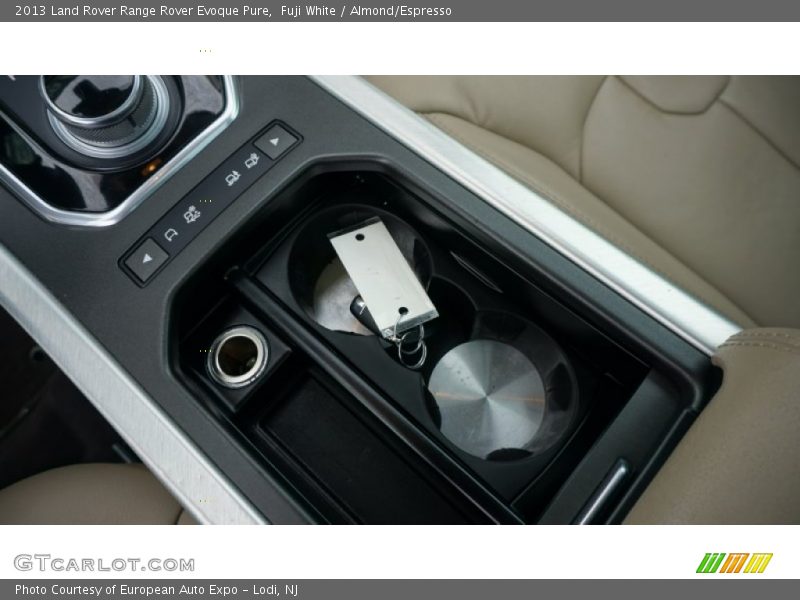 Fuji White / Almond/Espresso 2013 Land Rover Range Rover Evoque Pure