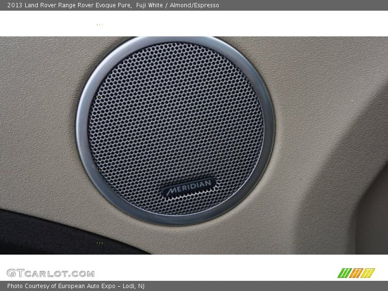 Fuji White / Almond/Espresso 2013 Land Rover Range Rover Evoque Pure