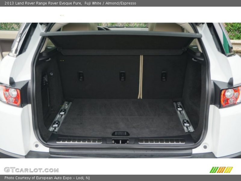 Fuji White / Almond/Espresso 2013 Land Rover Range Rover Evoque Pure