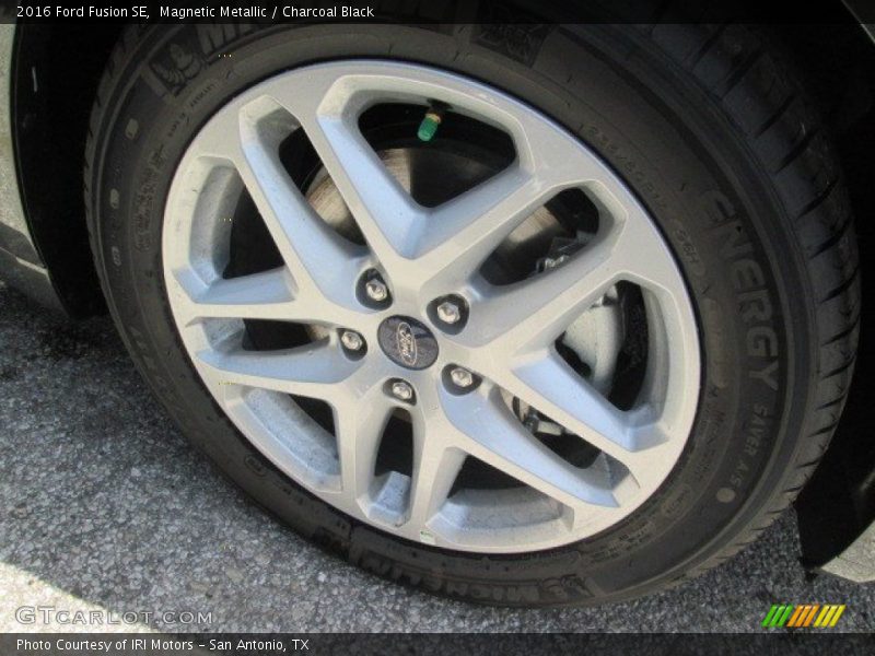 Magnetic Metallic / Charcoal Black 2016 Ford Fusion SE