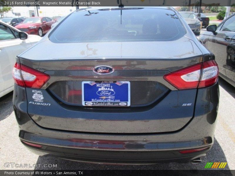 Magnetic Metallic / Charcoal Black 2016 Ford Fusion SE
