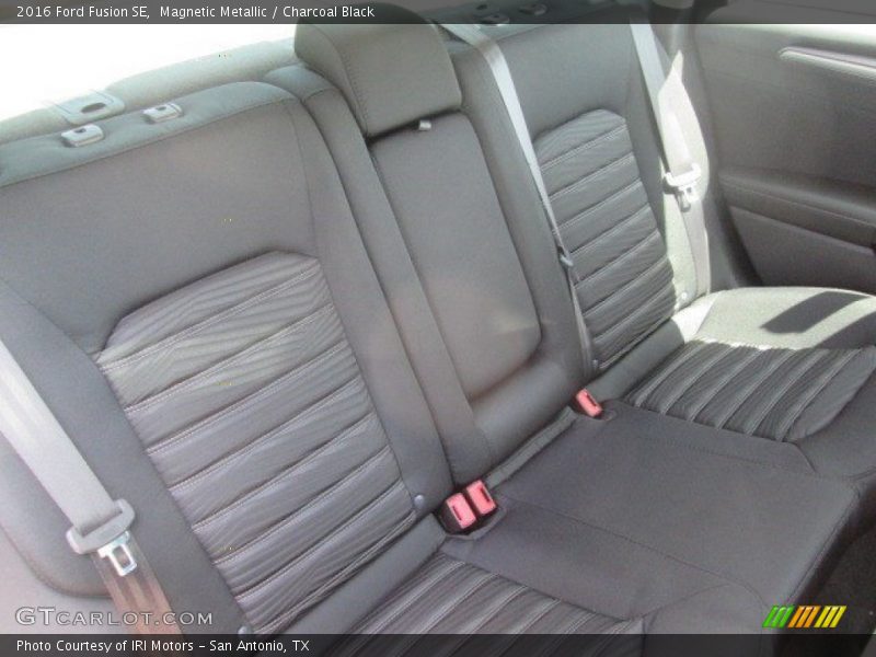 Magnetic Metallic / Charcoal Black 2016 Ford Fusion SE