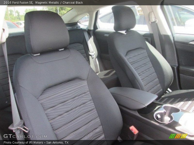 Magnetic Metallic / Charcoal Black 2016 Ford Fusion SE