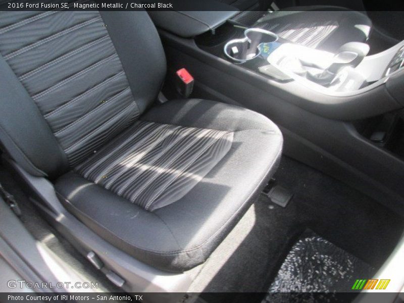 Magnetic Metallic / Charcoal Black 2016 Ford Fusion SE