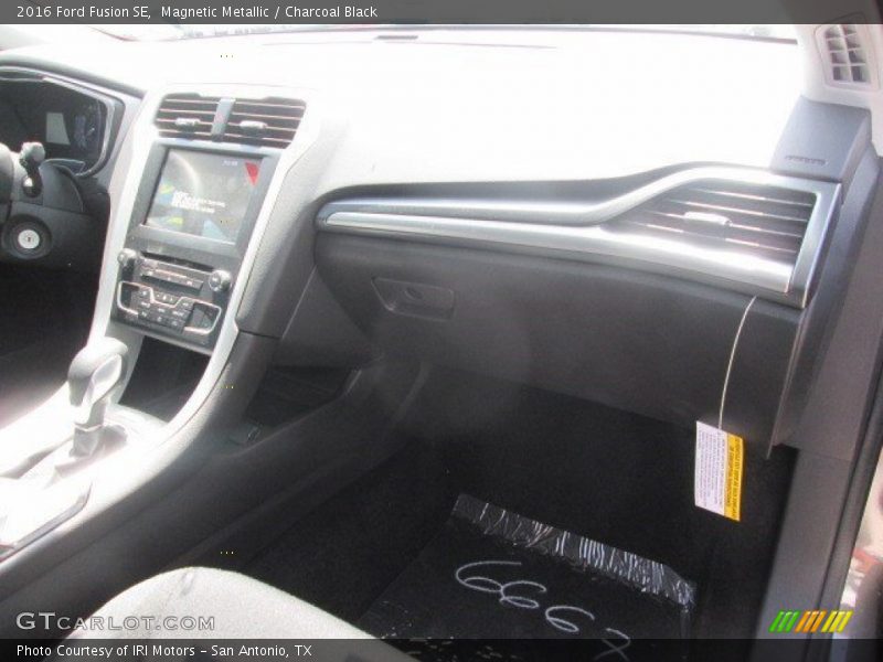 Magnetic Metallic / Charcoal Black 2016 Ford Fusion SE