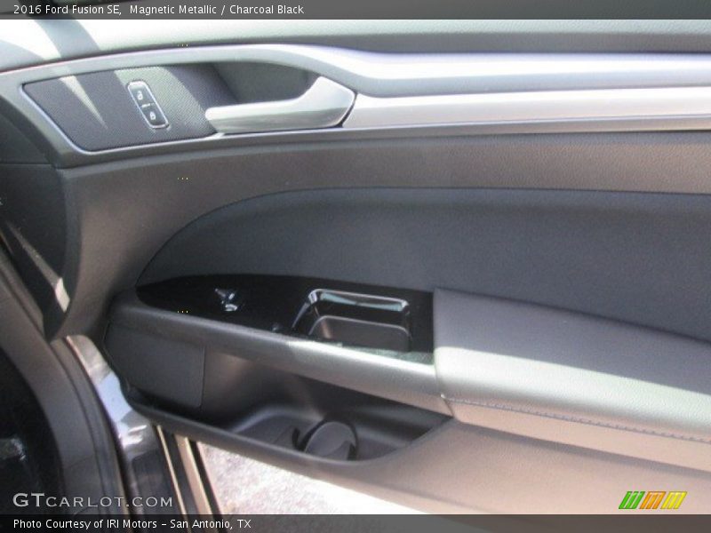 Magnetic Metallic / Charcoal Black 2016 Ford Fusion SE