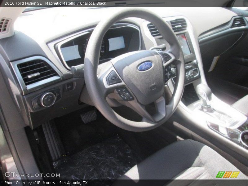 Magnetic Metallic / Charcoal Black 2016 Ford Fusion SE