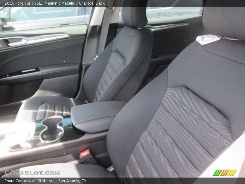 Magnetic Metallic / Charcoal Black 2016 Ford Fusion SE