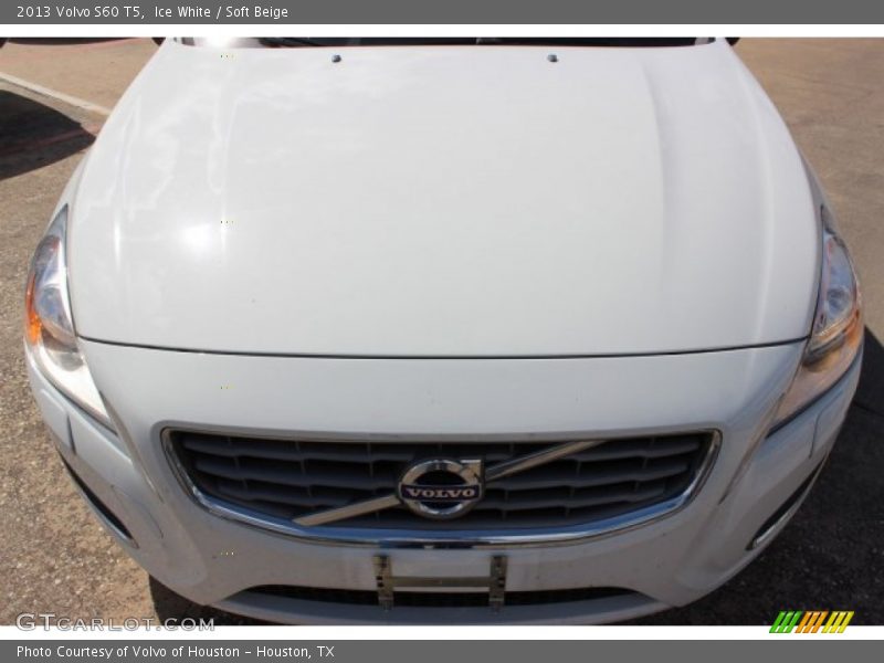 Ice White / Soft Beige 2013 Volvo S60 T5