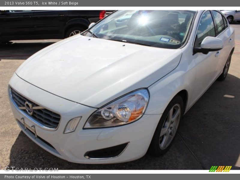 Ice White / Soft Beige 2013 Volvo S60 T5